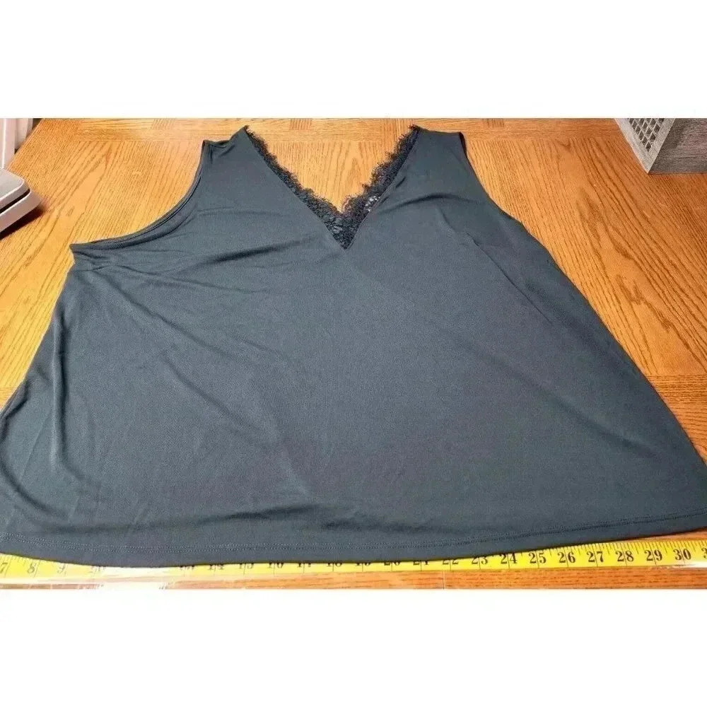 NWT H & M DARK GREEN LACE AROUND V-NECK SLEEVELESS TOP PLUS SIZE XXL